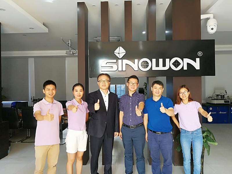 El profesor JIST de Coreano Ji había visitado Sinowon Headquater en agosto de 2017