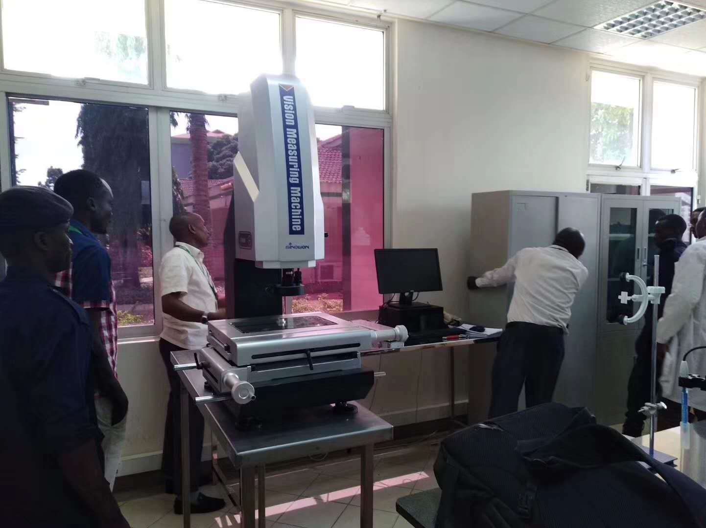 La máquina de medición de la visión SINOWON IMS-2515 ha sido instalada y aceptada en Tanzania